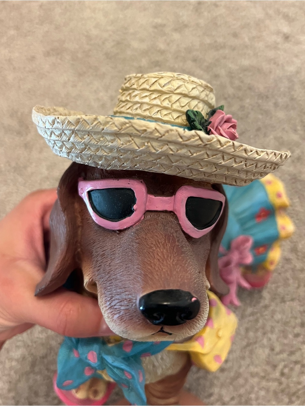 ⚪️Dachshund w/sunglasses & dress & accessories decorative statue, preowned⚪️ - Picture 5 of 12